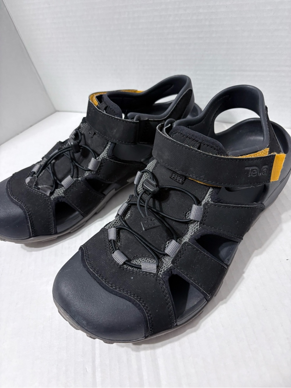 Men’s Teva Flintwood Black Yellow Accent Closed Toe Water and Hiking Sandals 10